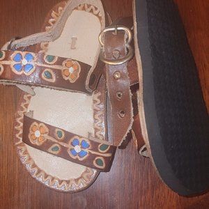 Adorable Mexican baby sandals with engraved flowers sz. 1
